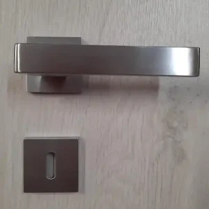 Aanbieding Maniglia per porta quadra Fabiola cromo satinato Poggi e Mariani 7186